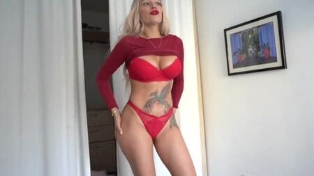 Red lips pink pussy