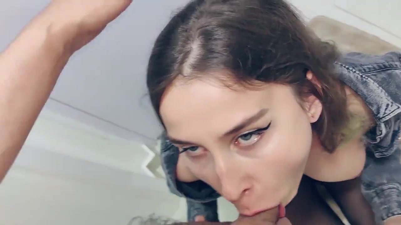Порно видео девушку трахают в рот